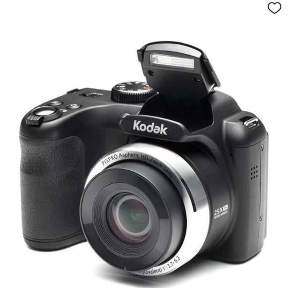 Kodak PixPro az252 Camera with Bag and Tripod